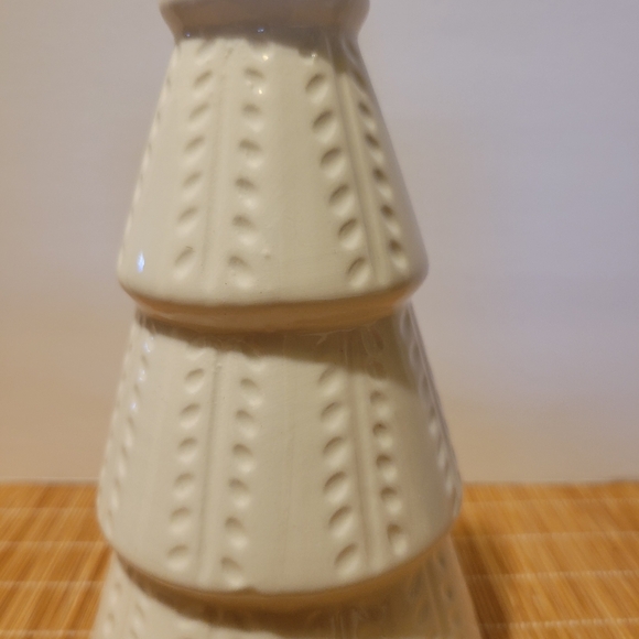 8" & 10" Embossed Ceramic White Christmas Trees 2025 Target - Wondershop - Picture 5 of 6